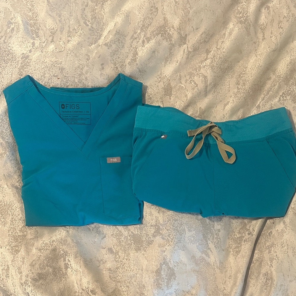 Figs Aqua Blue Scrub Set